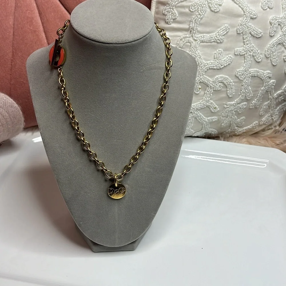 D&G VINTAGE GOLD TOGGLE NECKLACE